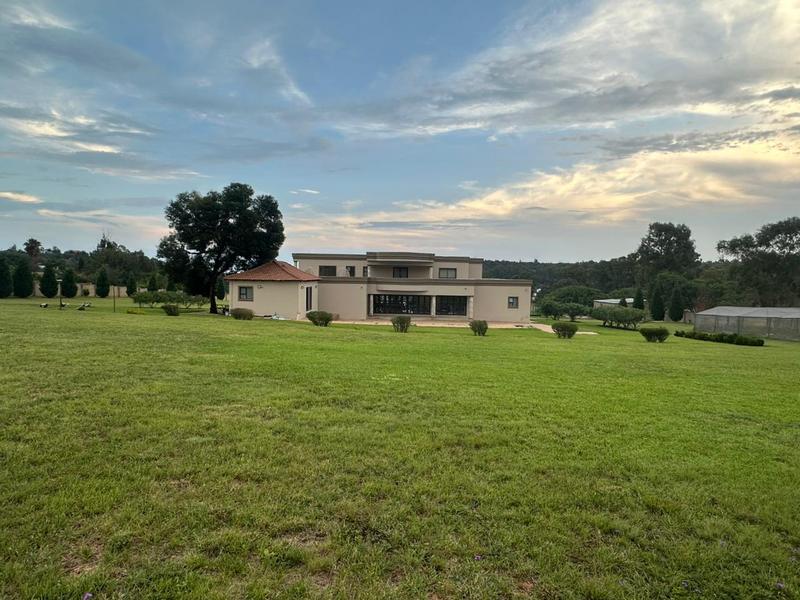 5 Bedroom Property for Sale in Golf View North West